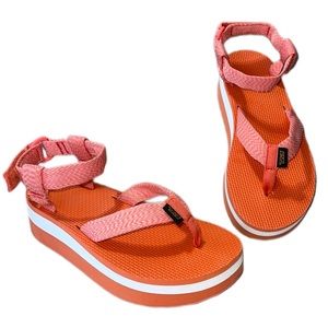 Teva Flatfoam Coral And White Sandal Sz 7